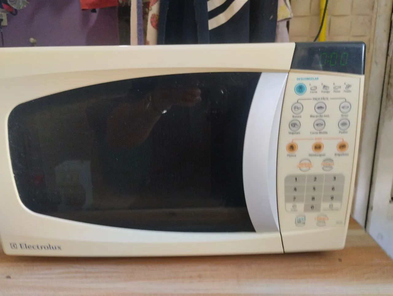 Vendo microondas Eletrolux usado funcionando