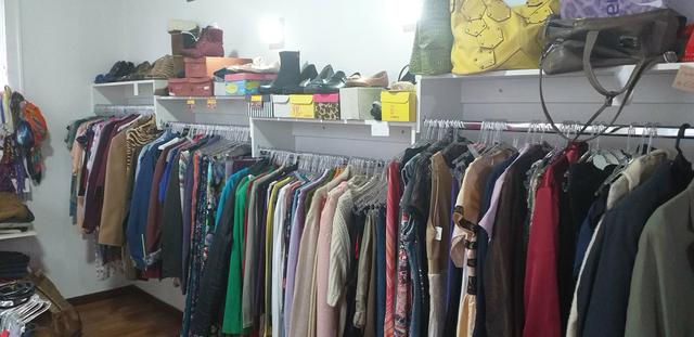 Vendo/ Passo Roupas para Brechó - Foto 4