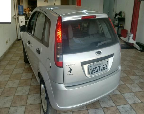 Ford fiesta hatch 1.6 2006/2007 prata - Foto 5