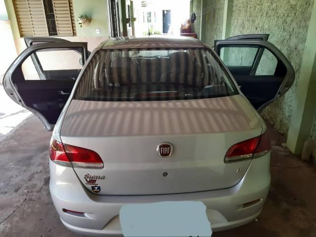 Vendo Siena (carro de mulher)