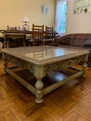 Mesa de centro com mármore