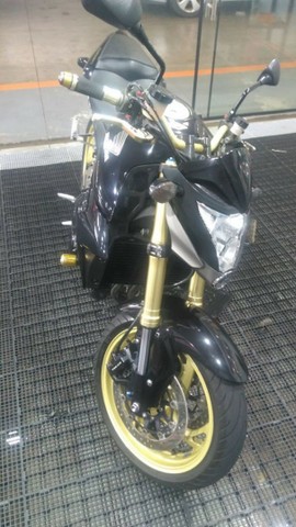 CB 1000R 13 SEM DETALHES