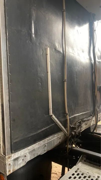 Baú frio truck (frigorífico) gancheiro (leia o anúncio) - Foto 4