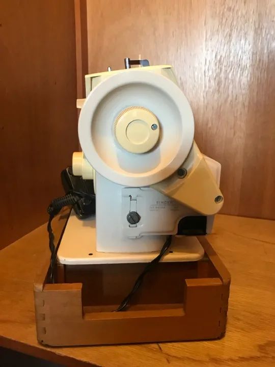 Máquina de Costura Singer
