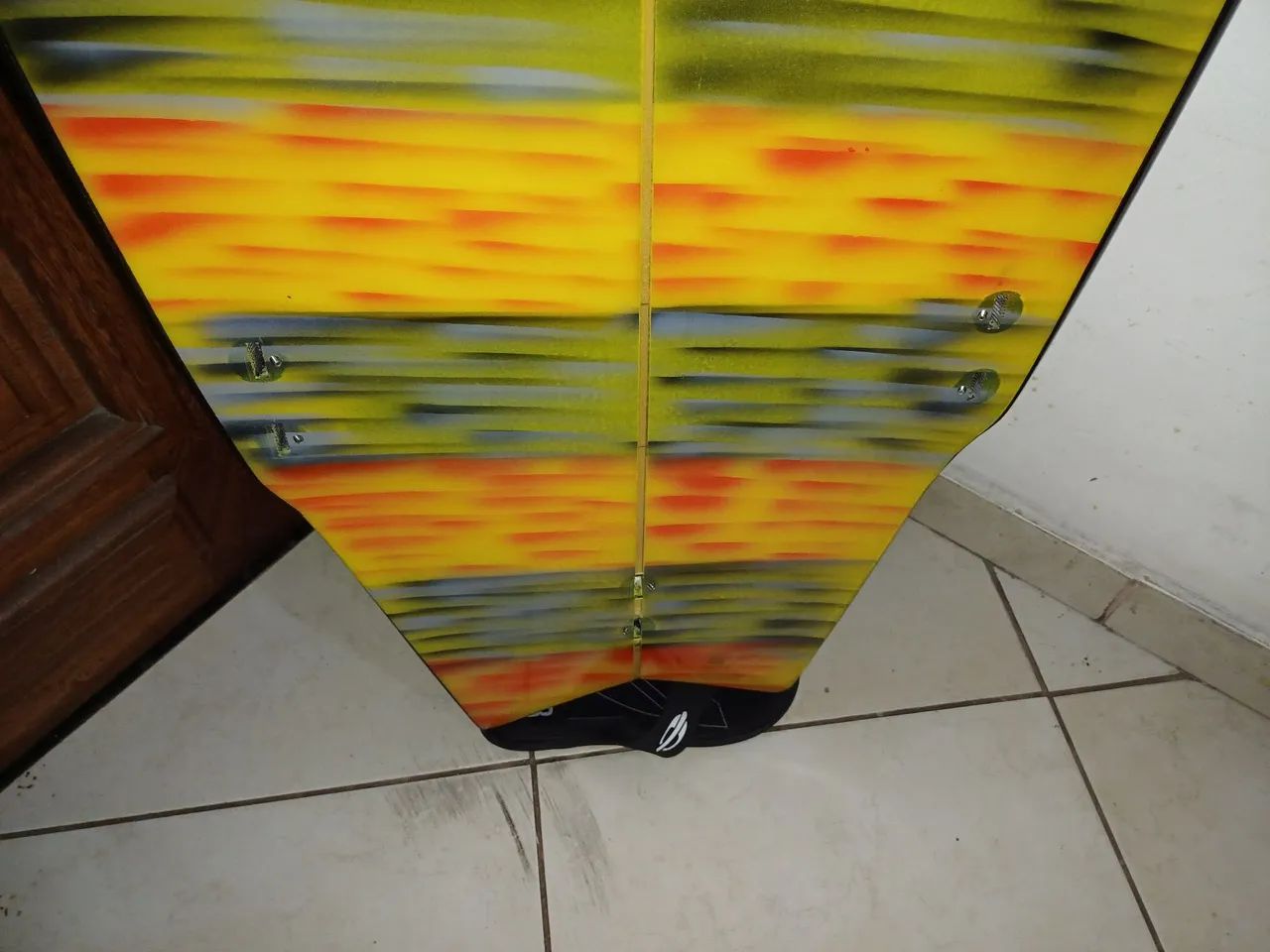 Prancha de Surf Marcelo Peninha 6.8 não precisa parafina grátis camisa uv - Foto 6