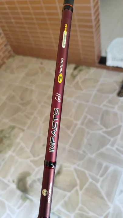 Vendo kit pesca. Vara , molinete daiwa e isca artificial - Foto 2
