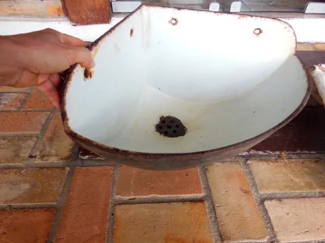 Cuba e Mictório Antigos de Ferro Esmaltado Cada 280,00 - Foto 3