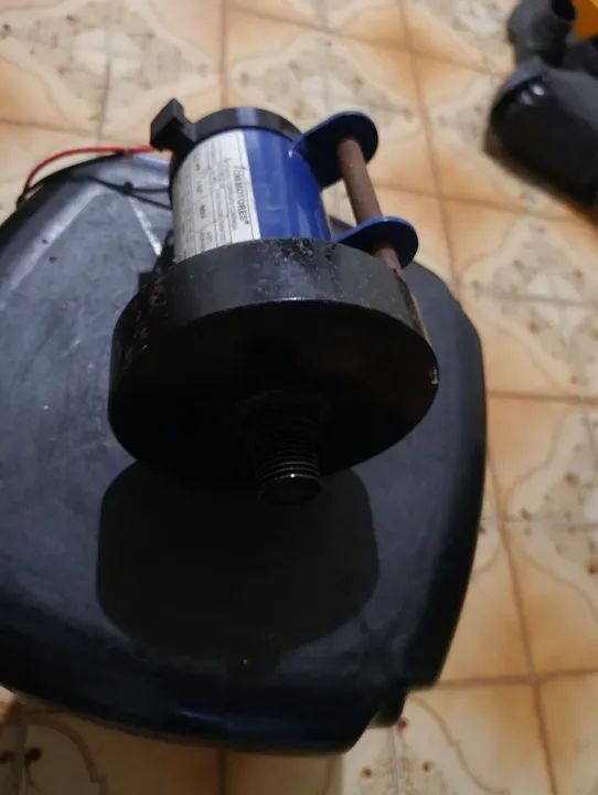 Vendo motor de esteira de academia.