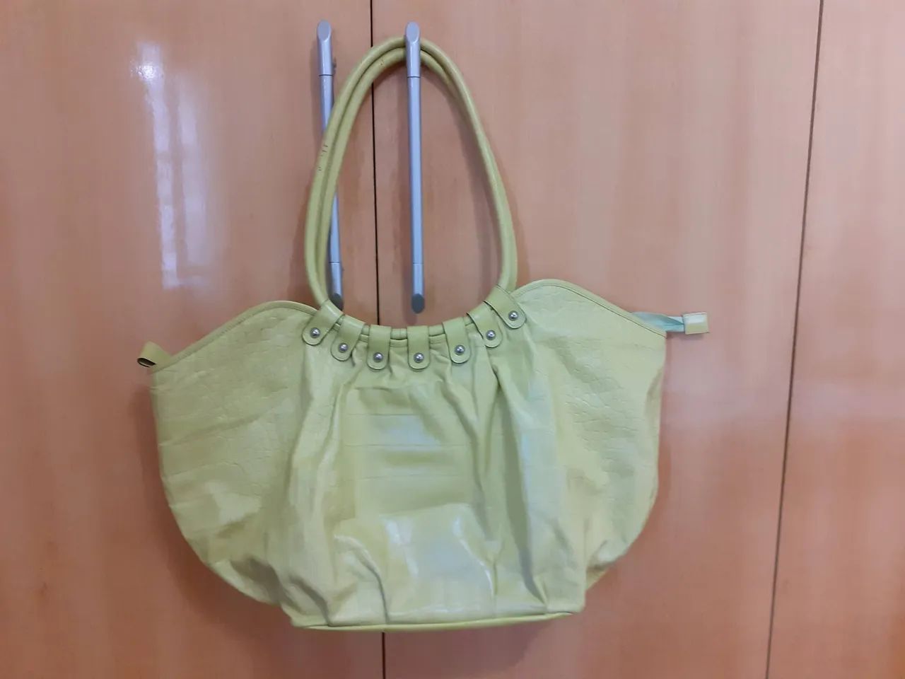 Vendo bolsa amarelo limão - Foto 6