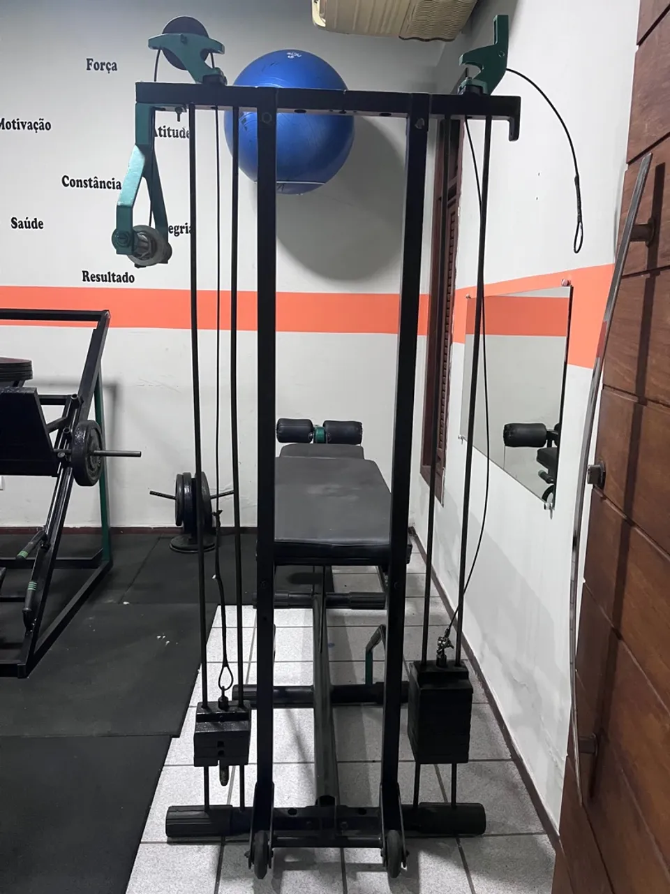 Mesa flexora com fortalecimento de punho