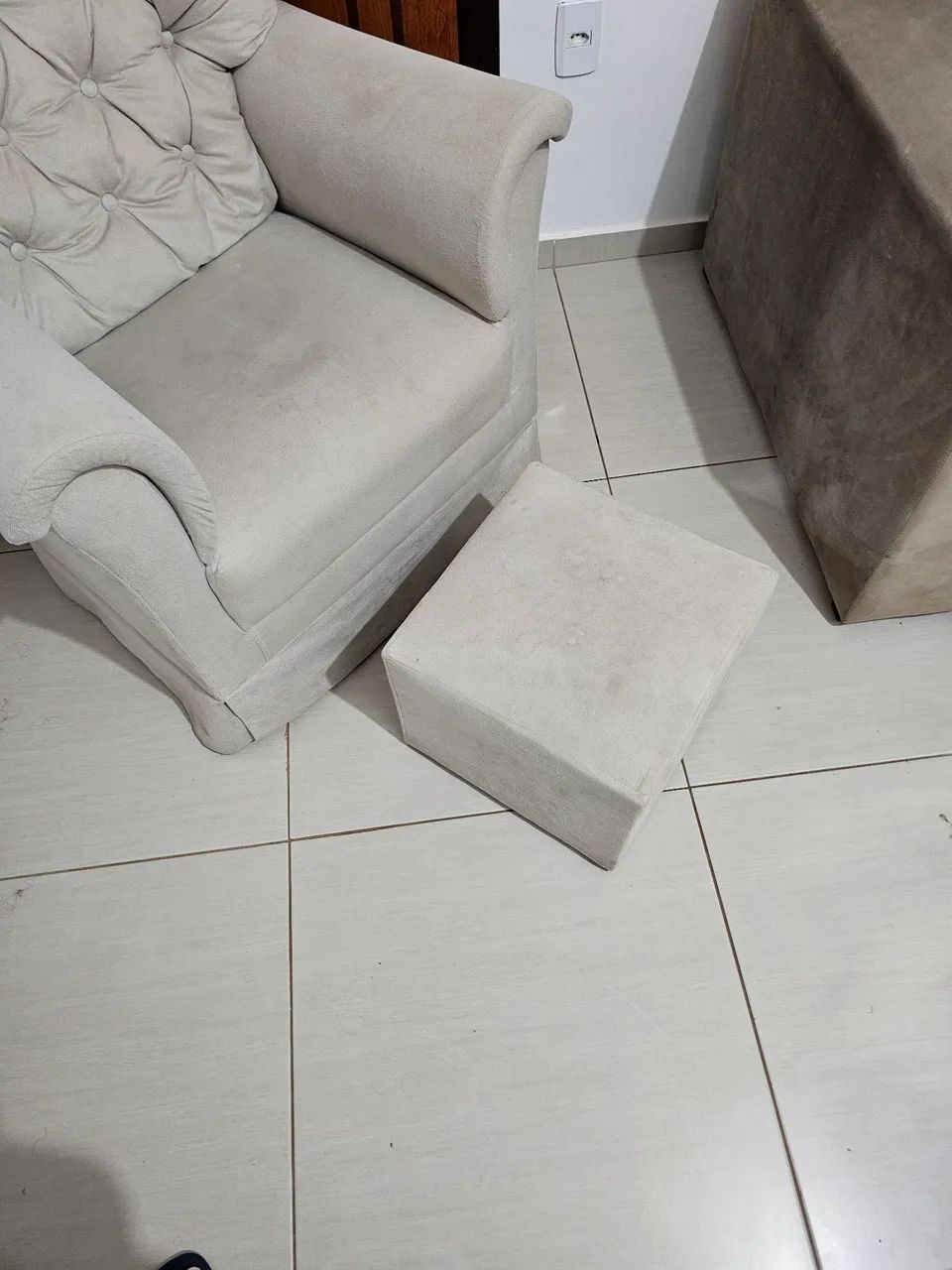 Cadeira Para Amamentação com apoio para os pés - Foto 2