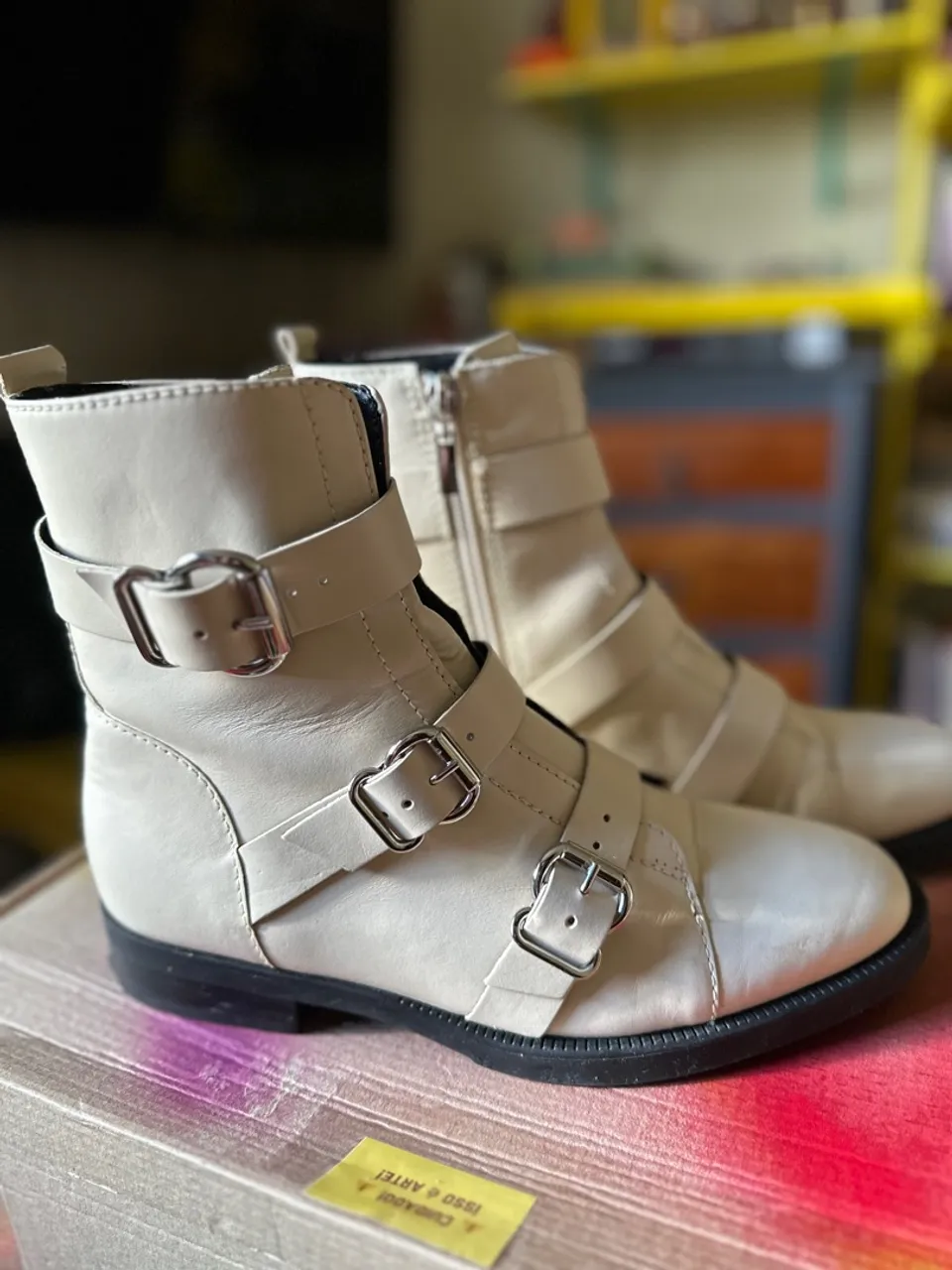 Bota Off-White Schutz 37