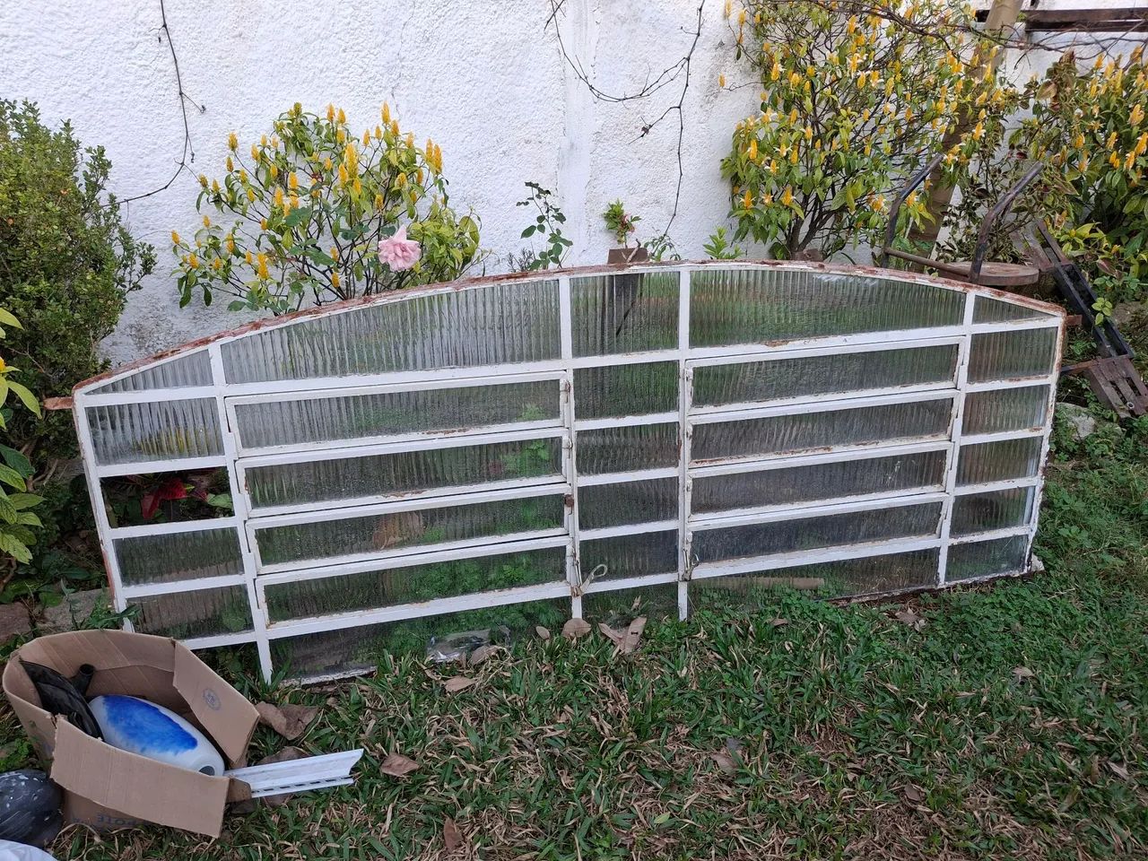 Vendo vitrô de cozinha basculante