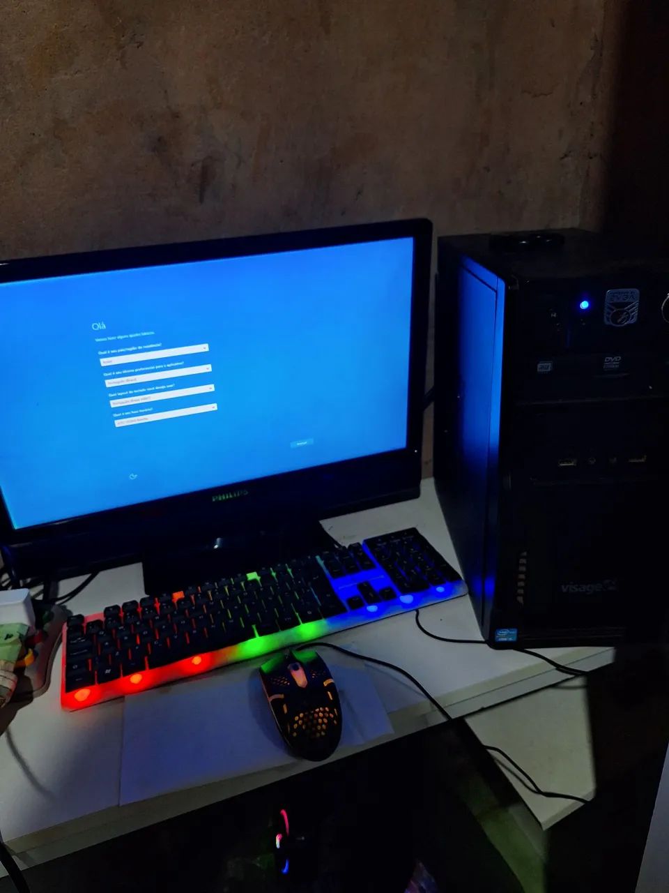 Vende computador completo bem conservado.