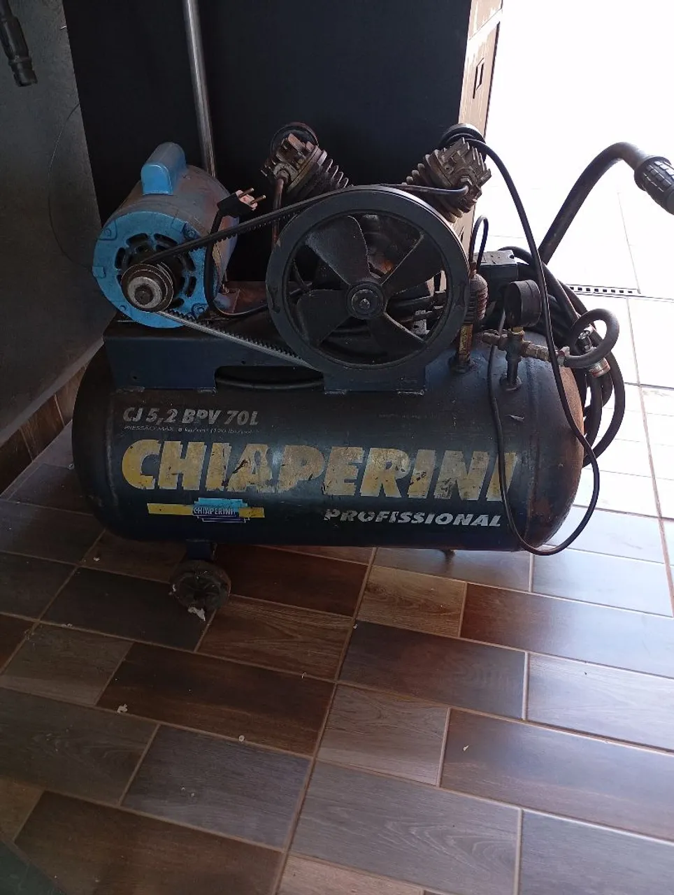 Compressor de ar profissional Chiaperini CJ 5.2 BPV 70L