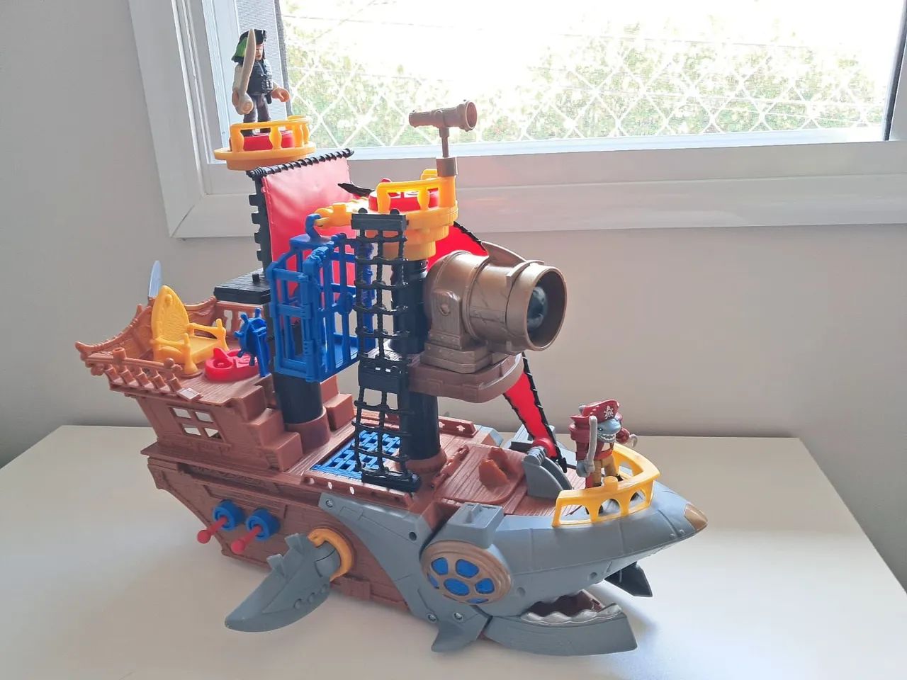 Navio Pirata Tubarão - Brinquedo Infantil