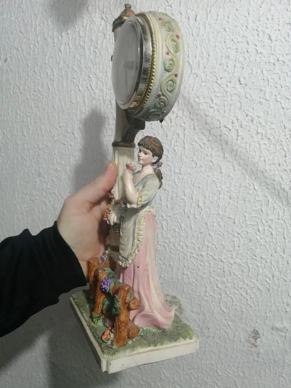 Relógio de Mesa Escultura Dama Vintage - Foto 4