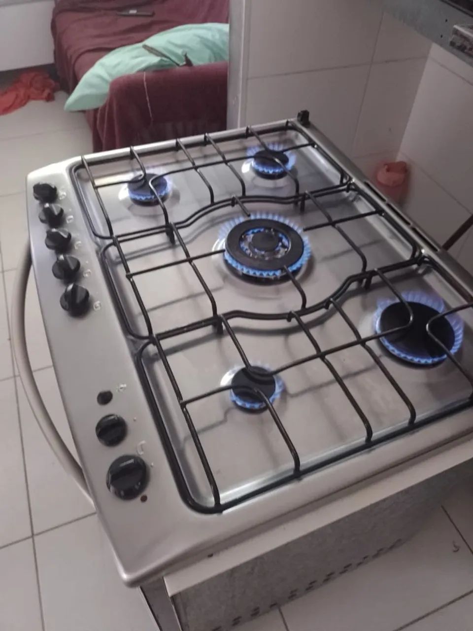Fogão de 5 bocas Electrolux forno a grill - Foto 5