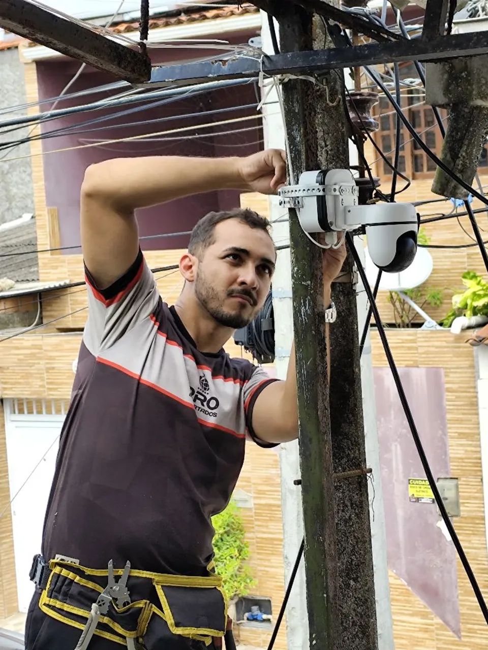 INSTALAÇÃO DE CÂMERAS WI-FI 