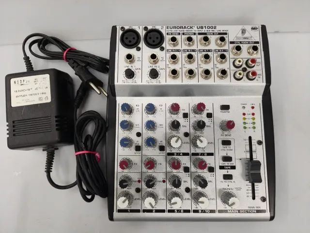 Mesa Behringer Ub1002 10 Canais Sem Efeito Ótima!!
