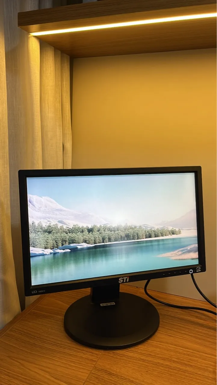 Monitor LED STI 18,5 - Pronto para uso!
