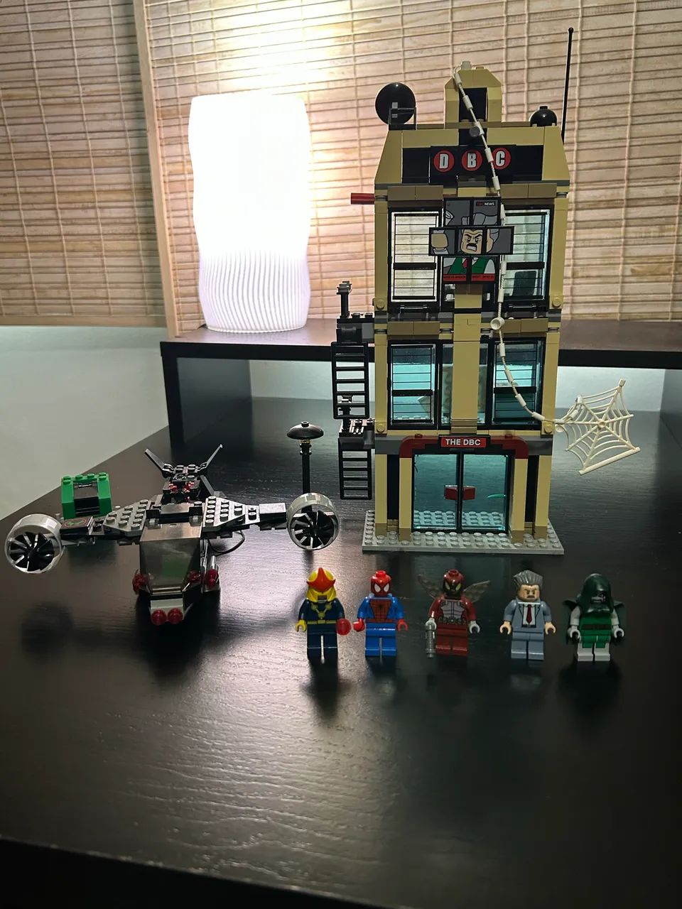 LEGO Spider-Man Homem Aranha Daily Bugle Raro 76005 Dr Doom Nova J Jonah Jameson
