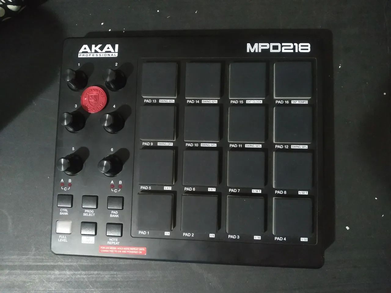 Akai MPD218 - Controlador MIDI