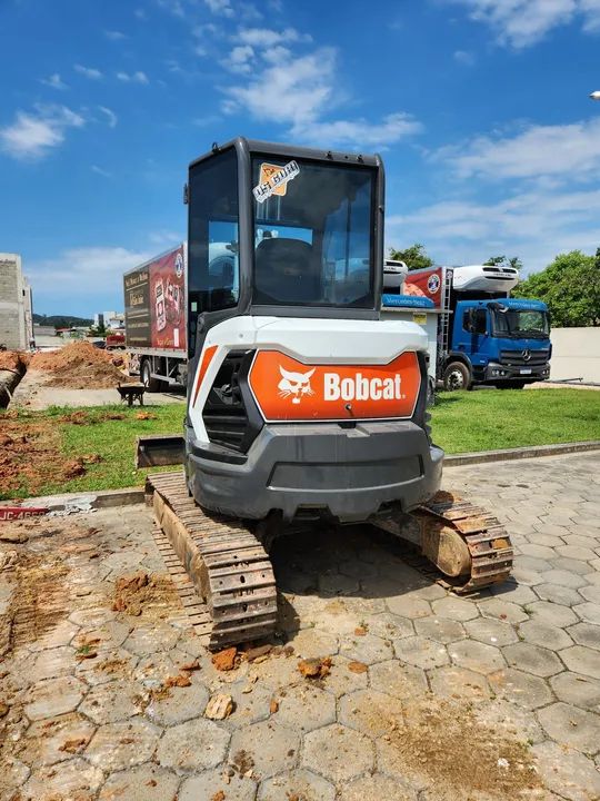Mini escavadeira Bobcat E35z - Nova - Foto 6
