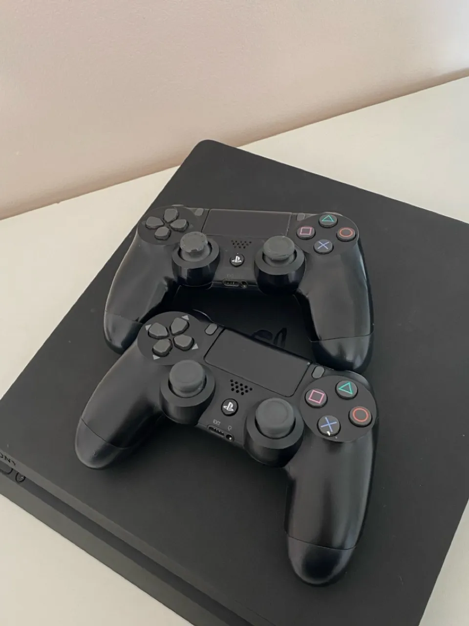 PlayStation 4 com 2 Controles mais jogo