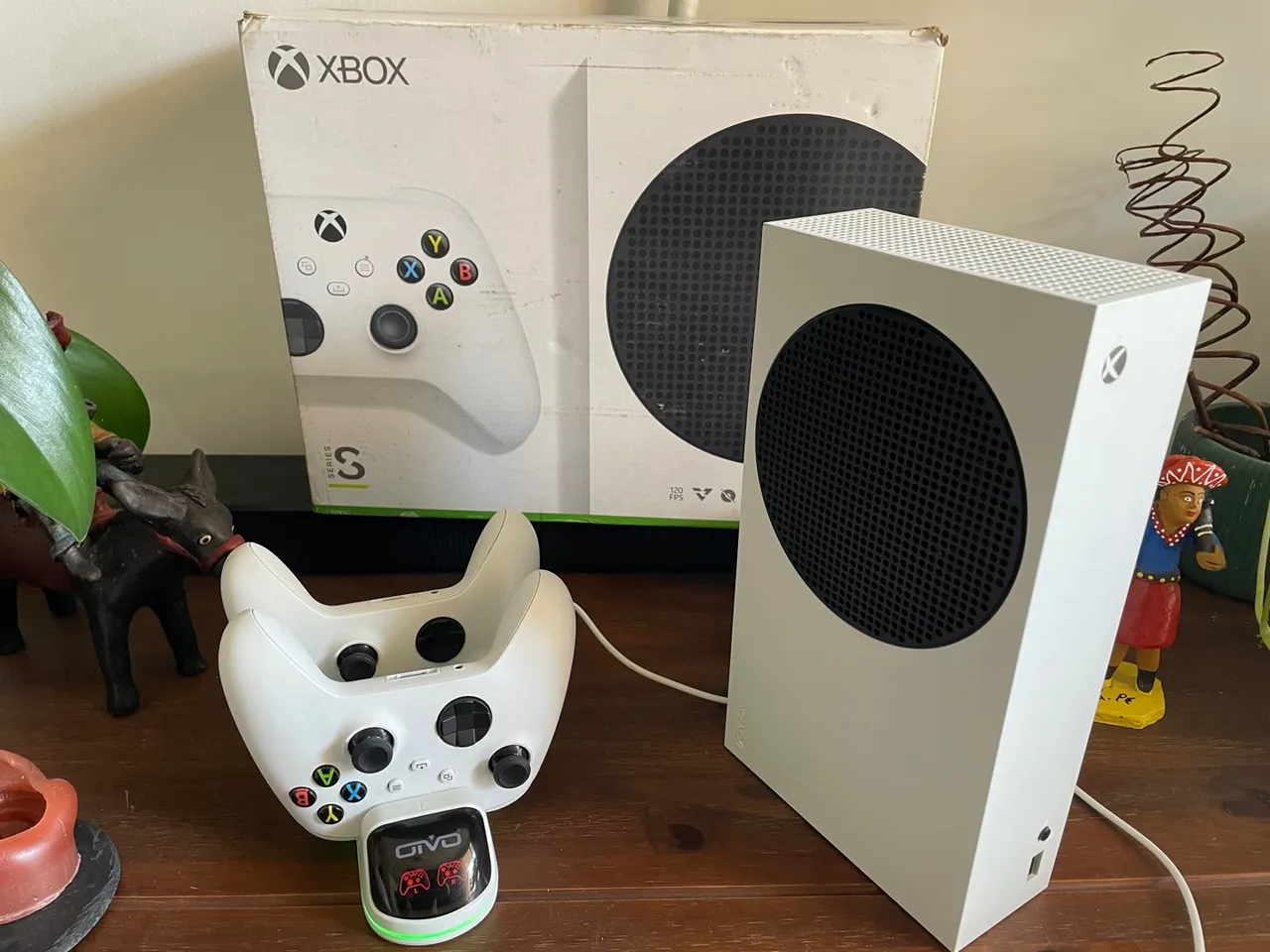 Xbox Series S - Console seminovo com acessórios