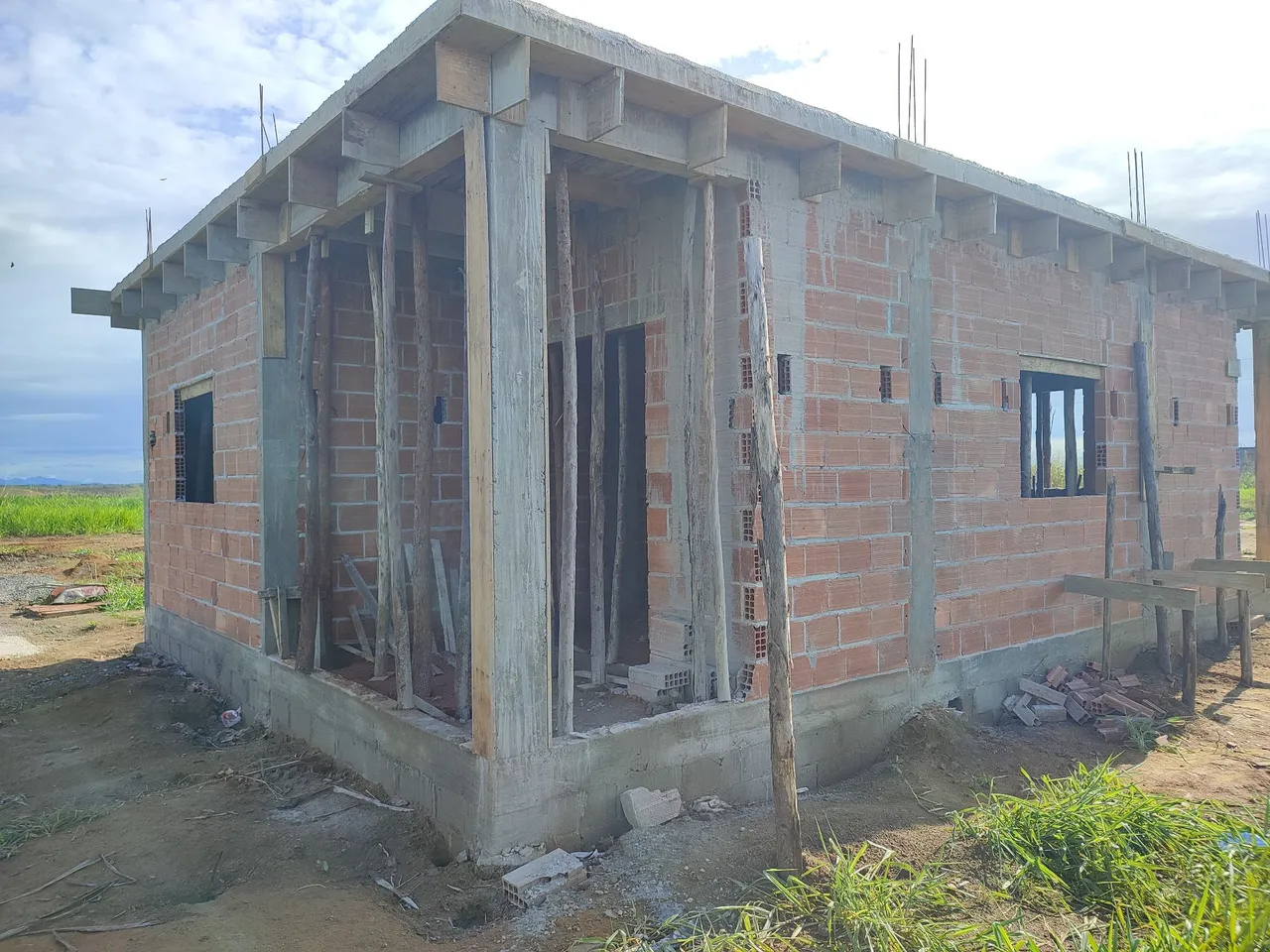 CASA DE PRAIA EM MARATAÌZES *