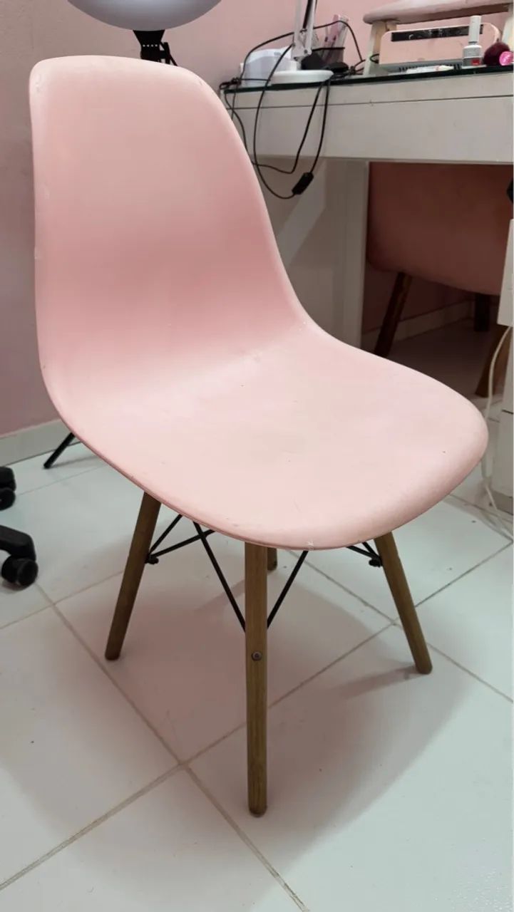 Cadeira Eames DSW Rosa