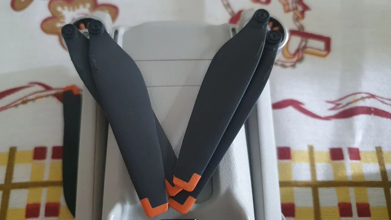 Dji Mini 3 c/ 03 baterias sendo um plus + bolsa e cartão - Foto 4