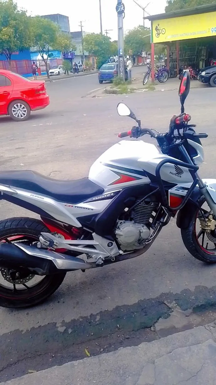 Vendo CBX ano 2016 valor 12.000