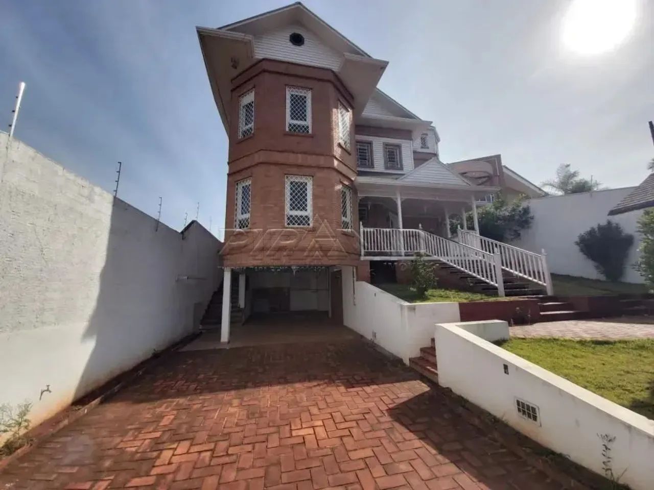Sobrado residencial estilo neo clássico com 355.50m², bairro Ribeirânia, Zona Leste em Rib