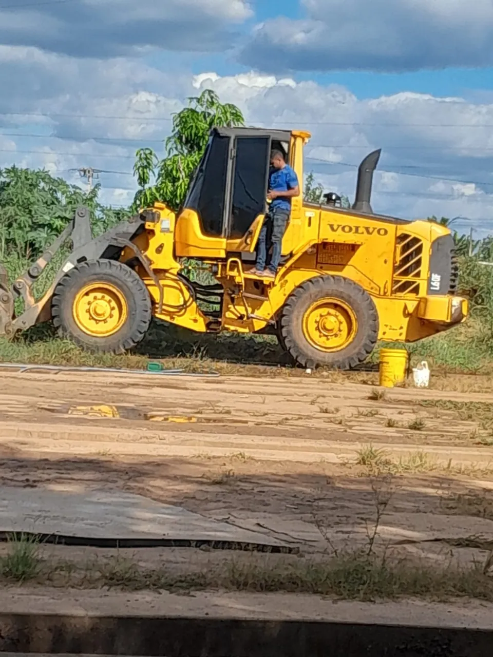 ? Pá Carregadeira VOLVO L60 2014 | Pronta p/ Trabalhar | R$ 400.000