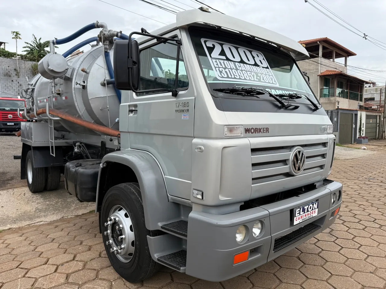 Caminhão limpa fossa basculante Vw 17-180 à venda