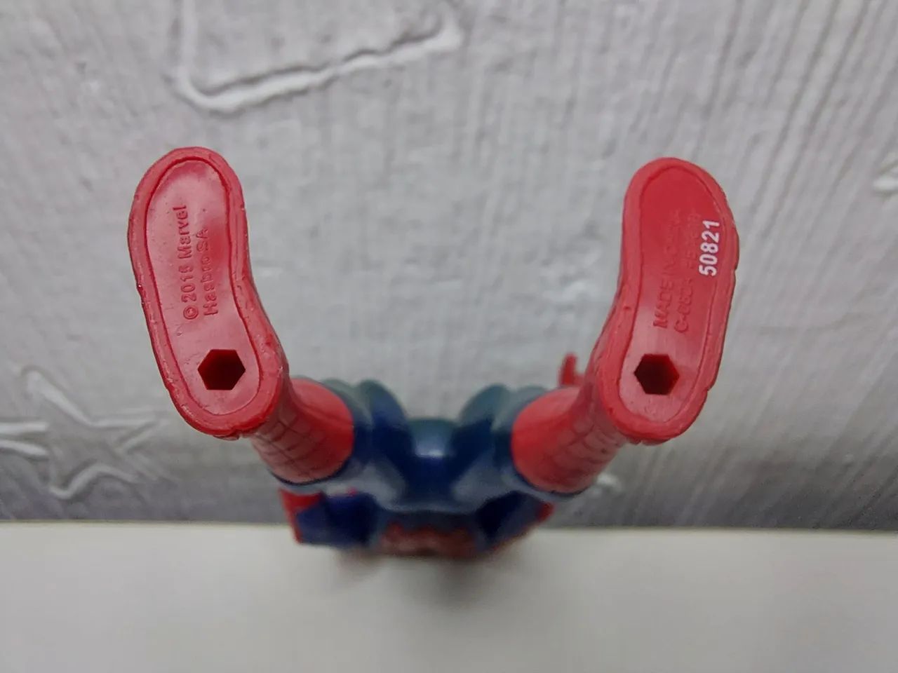 Figure do Homem-Aranha Clássico Original Marvel Hasbro 2015 - Foto 4