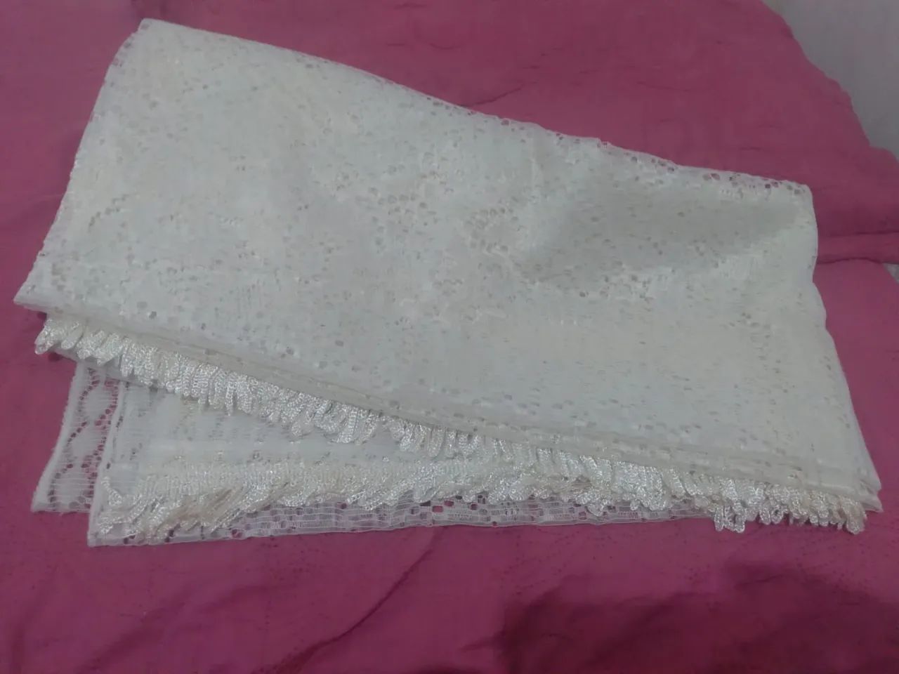 Toalha de mesa quadrada em renda branca - Foto 2