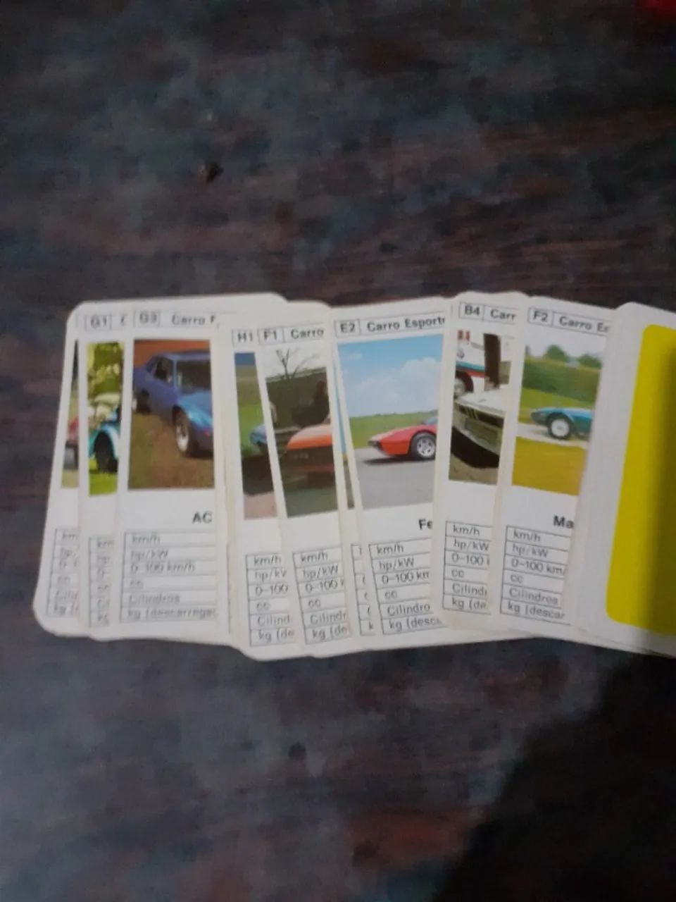 Vendo jogo de cartas carros e lanchas - Foto 2