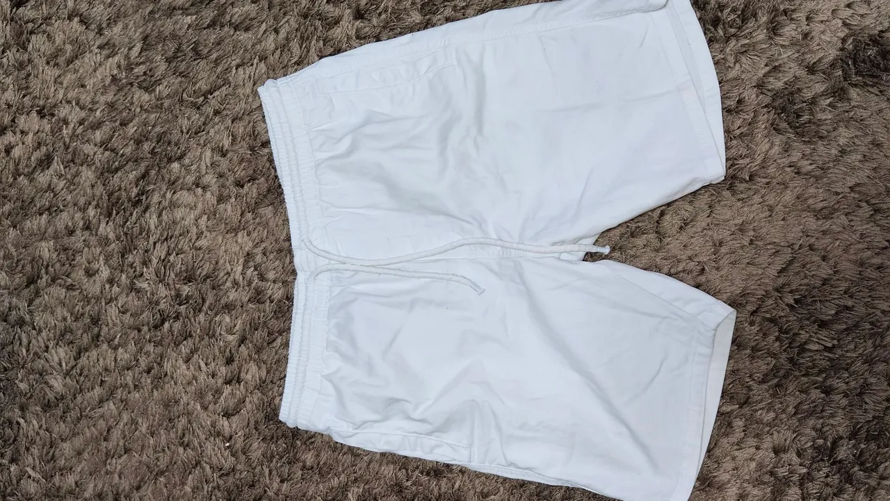Shorts branco de algodão com cordão