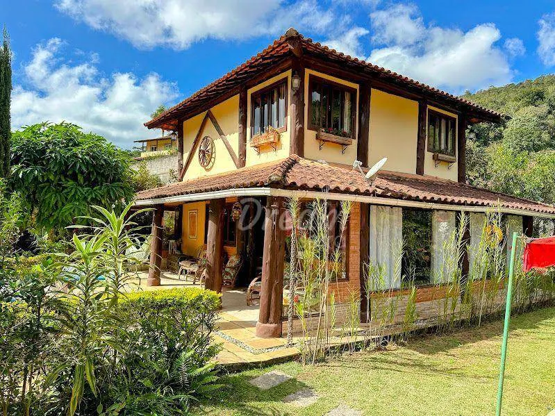 Casa com 4 dormitórios à venda, 190 m² por R$ 1.100.000,00 - Albuquerque - Teresópolis/RJ