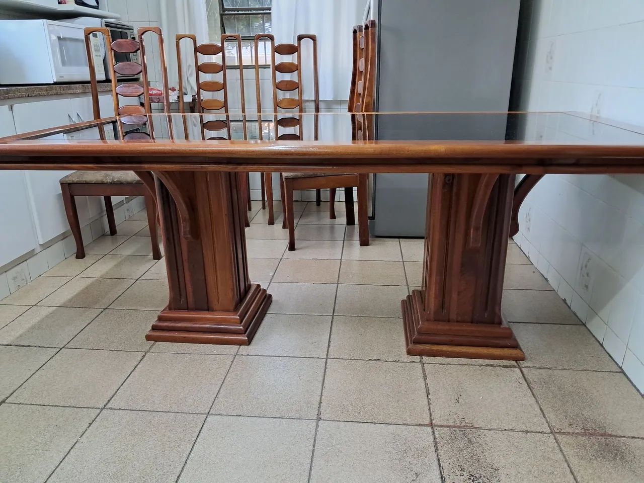 Mesa madeira maciça imbuída com tampo de vidro 2x1MT com 8 cadeiras - Foto 2