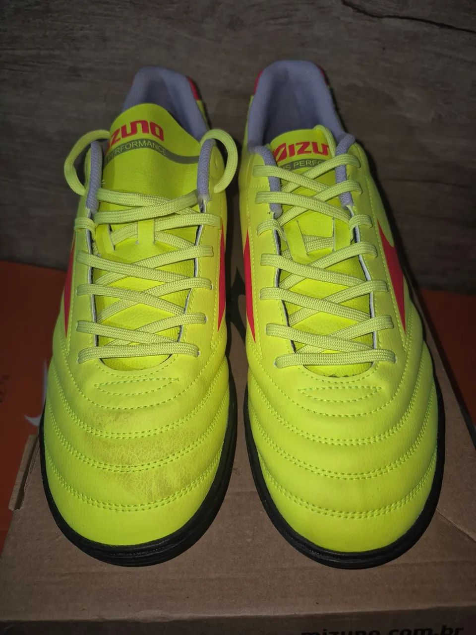 Chuteira society mizuno 43