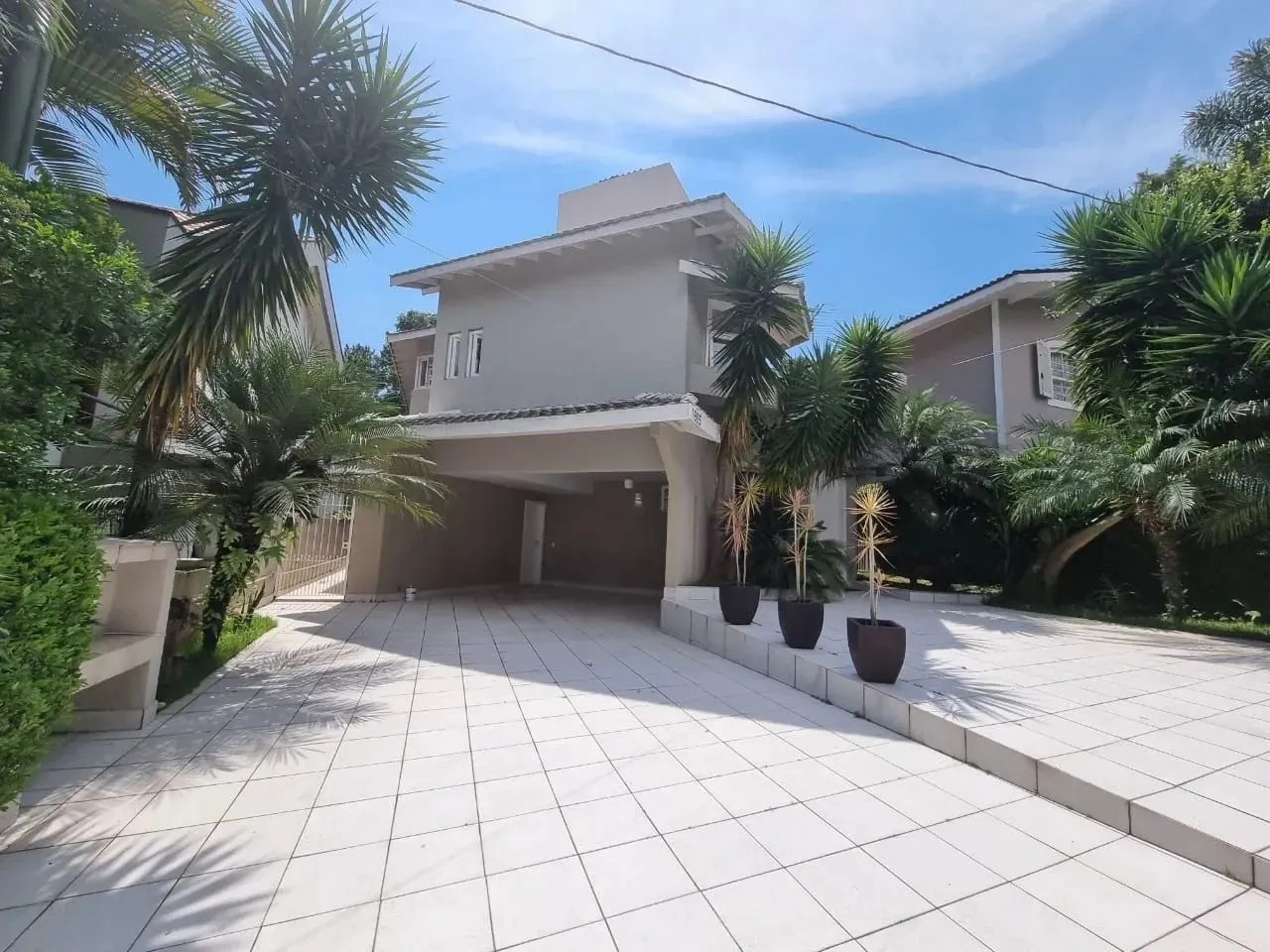 Casa de Condomínio para aluguel com 360m² e 4 vagas em Santana de Parnaíba