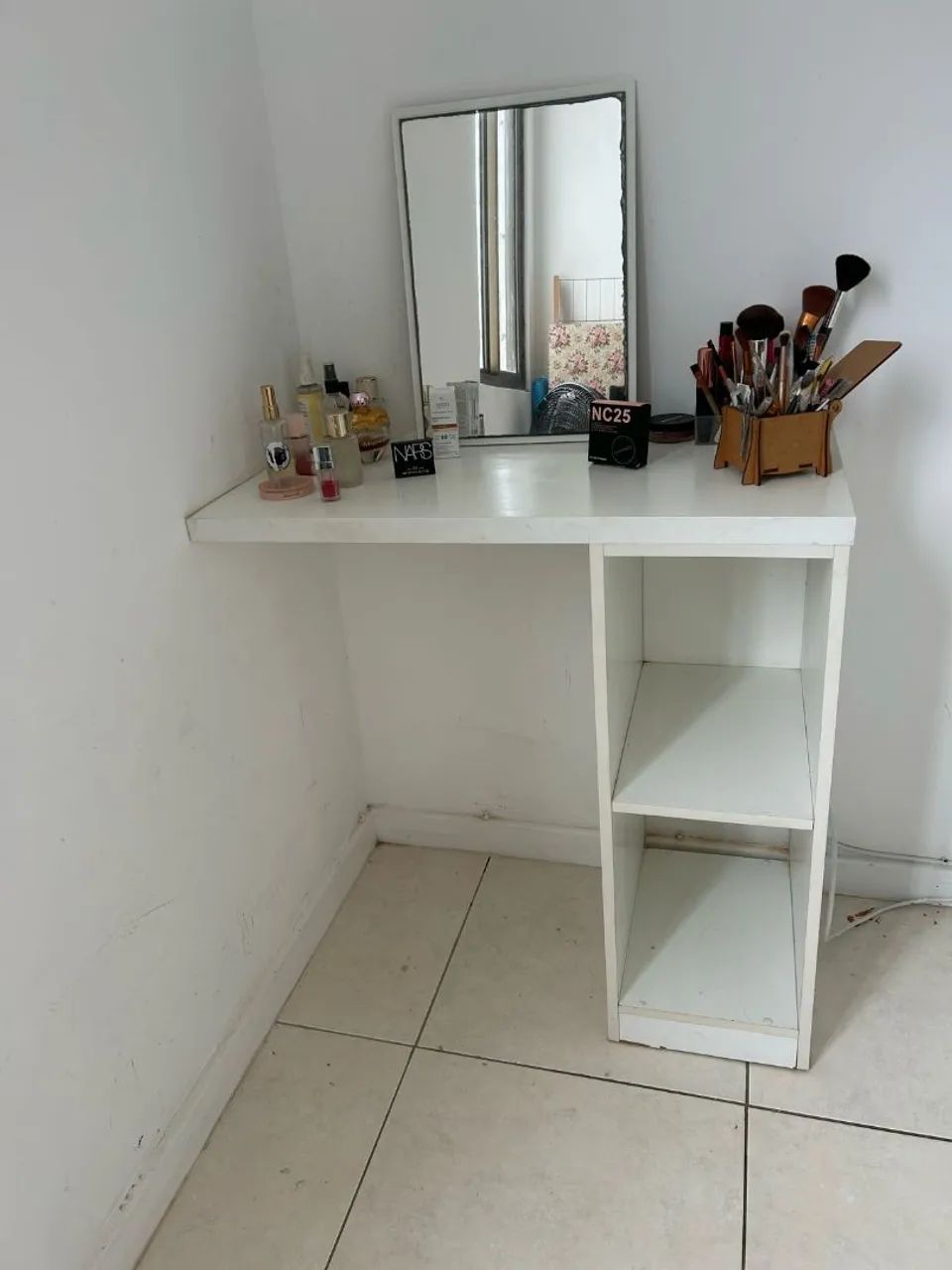   Mesa em MDF com Espelho e Prateleira  - Foto 3