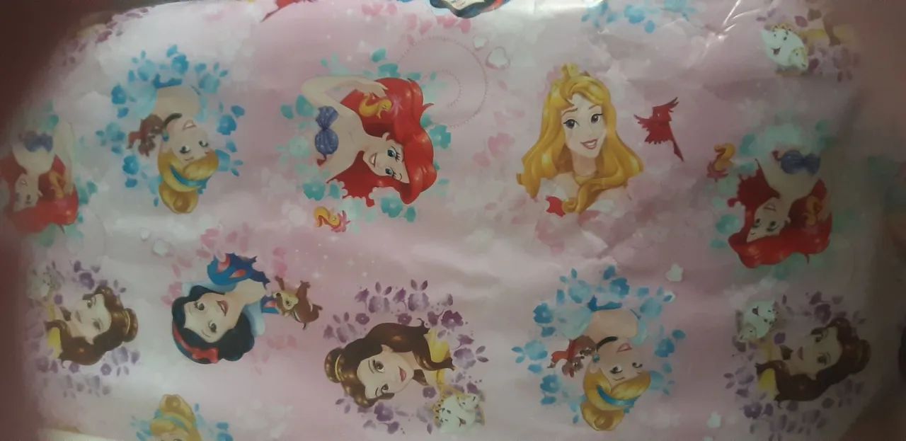 papel de presente(1.00x70) DISNEY princesas ,etc