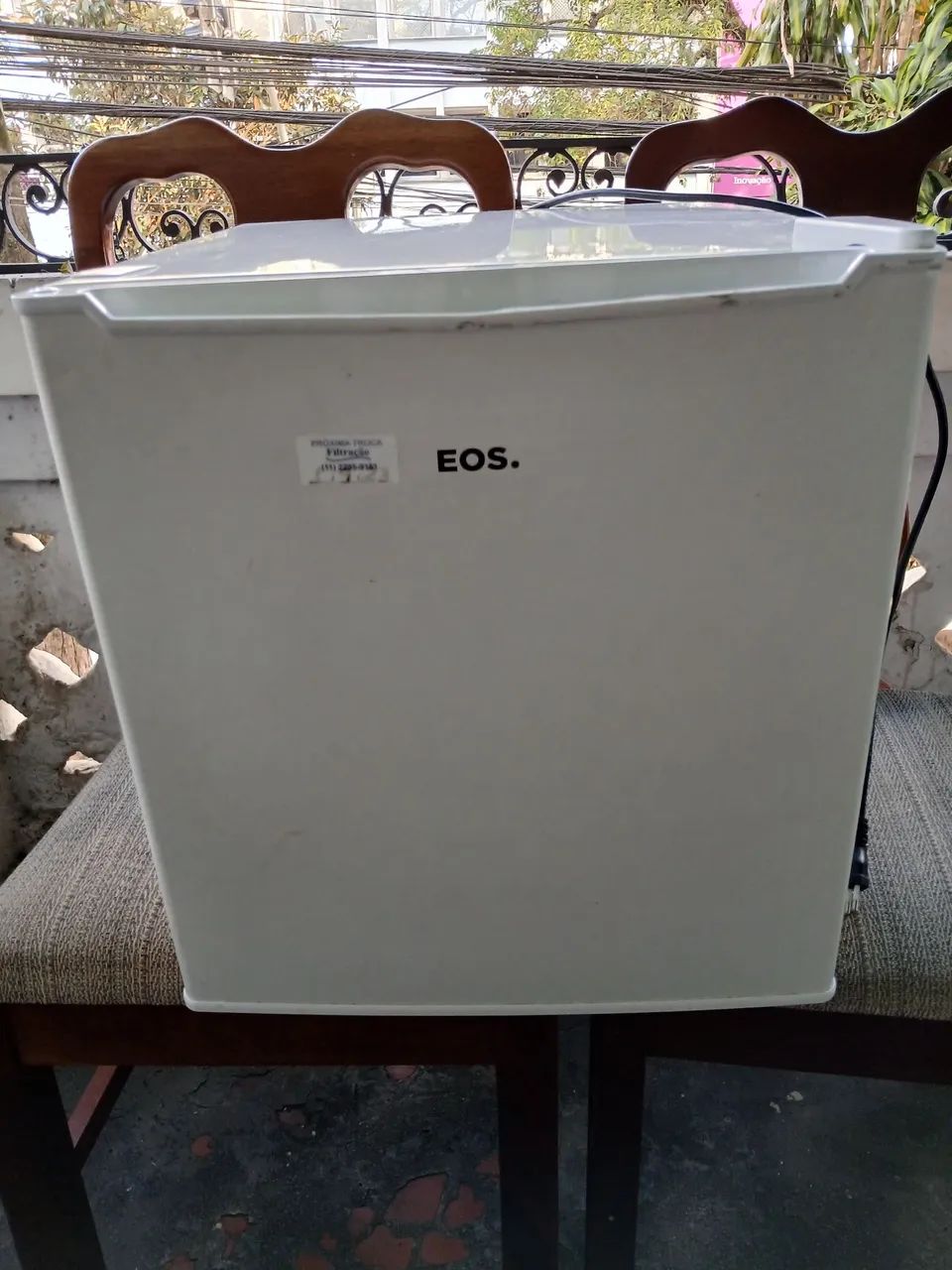 Mini Geladeira EOS - Perfeita para seu espaço!