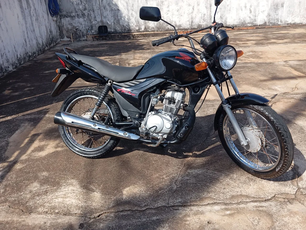 Moto 2012 único dono 