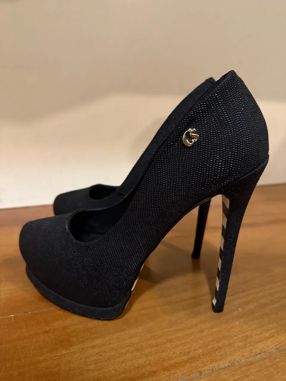 Sapato de Salto Preto Carmen Steffens TAM 38